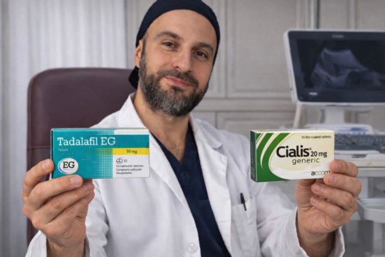 Il dottor Francesco Lafranceschina, urologo-andrologo, mostra due confezioni di tadalafil a confronto